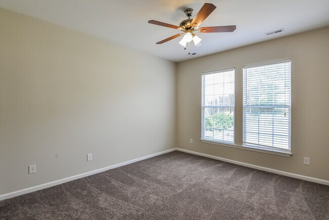 Building Photo - 802 Shefford Town Dr