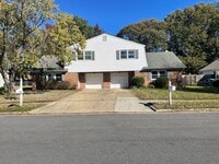 Building Photo - Charming 2-Bedroom Duplex in Kempsville, V...