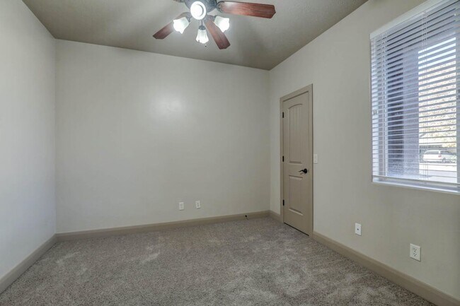 Building Photo - Beautifully Designed 5 Bedroom Home in Was...