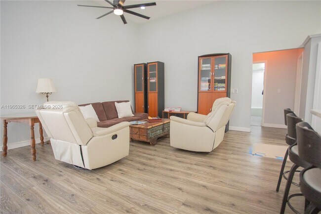 Building Photo - 523 Leslie Dr