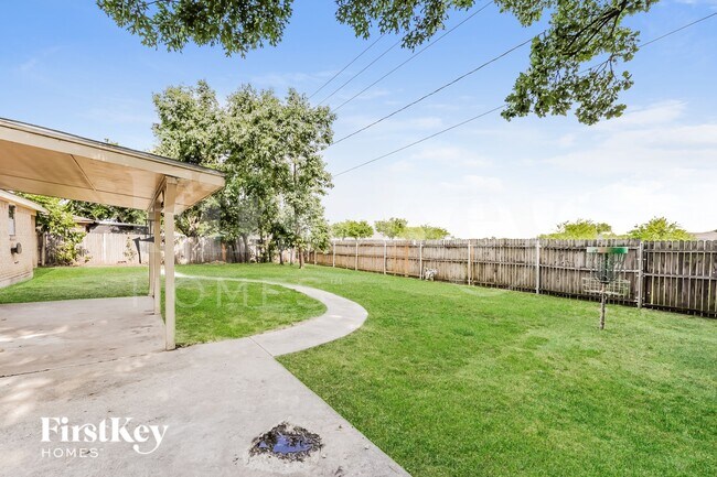 Building Photo - 813 Rose St