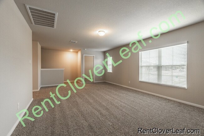 Building Photo - Available Now: 5 bed 3 Full bath