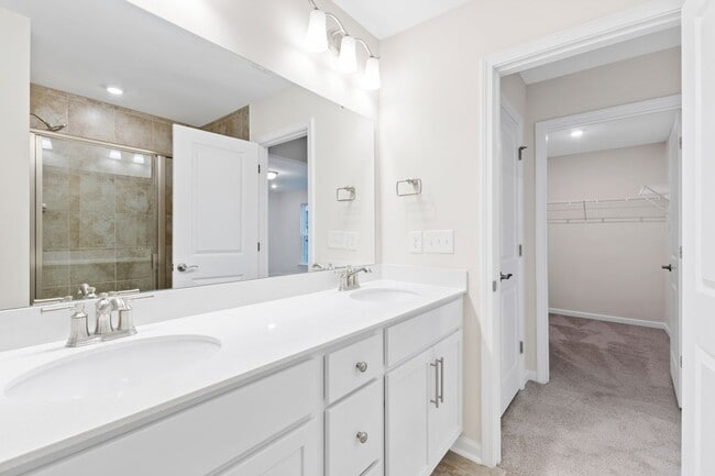 Building Photo - Well Appointed 3-Bedroom Townhome in Durham!