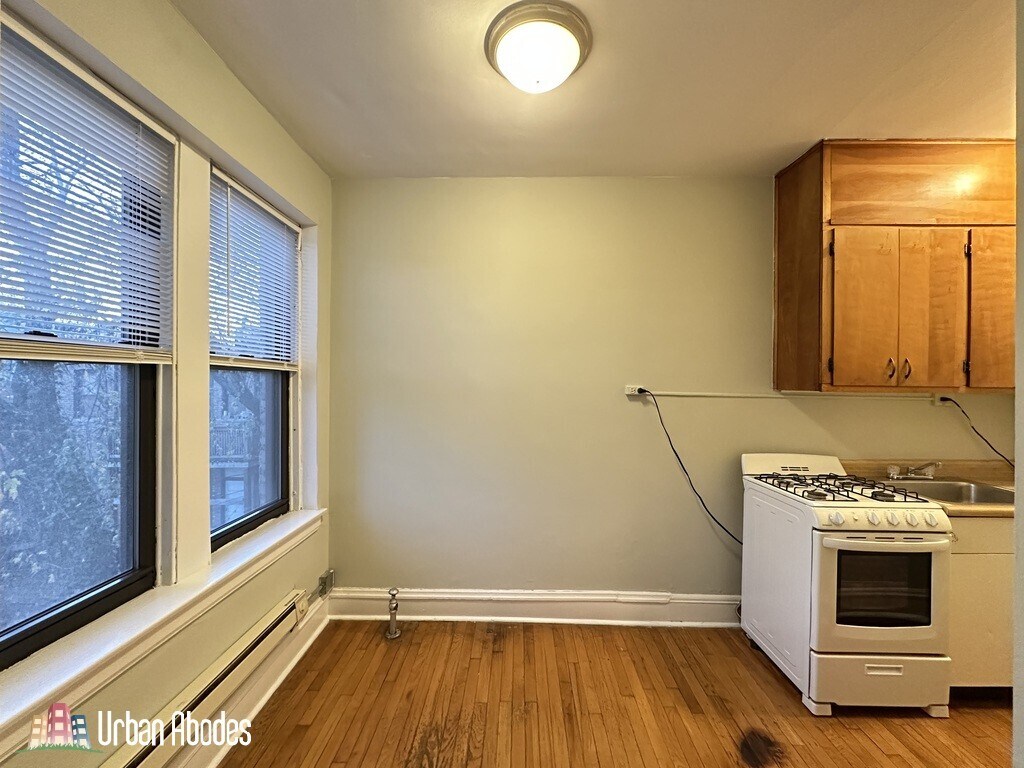 Building Photo - 4635 N Paulina St