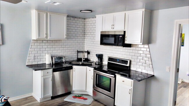Building Photo - 2300 N Rhode Island Ave