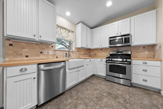 Building Photo - 298 Hogan