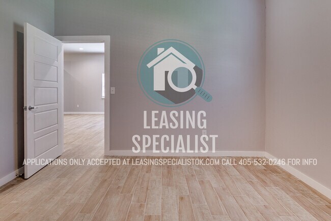 Building Photo - AMAZING NORMAN HOME AVAILABLE TO PRE-LEASE...