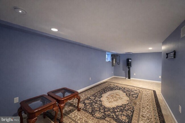 Building Photo - 1045 Quinton Ave