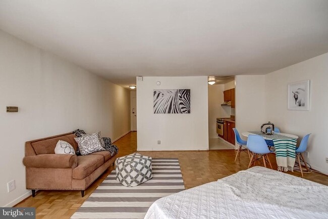 Building Photo - 224 W Rittenhouse Square