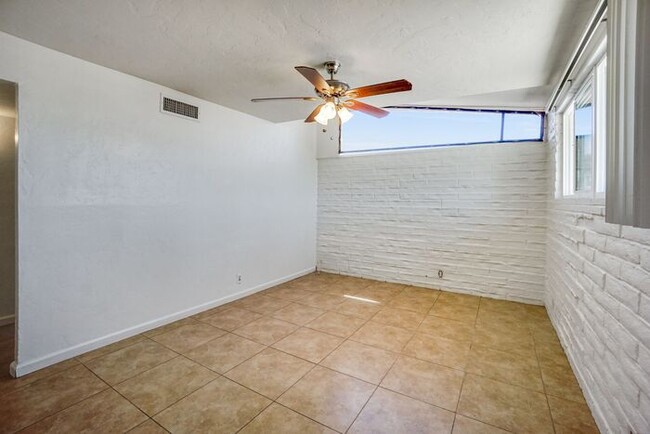 Building Photo - Bright 3-Bedroom Home Near Tucson’s Best A...