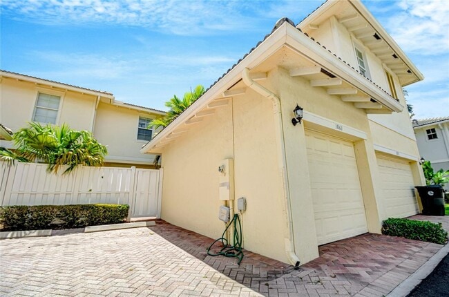 Building Photo - 1061 NW 18th Ave