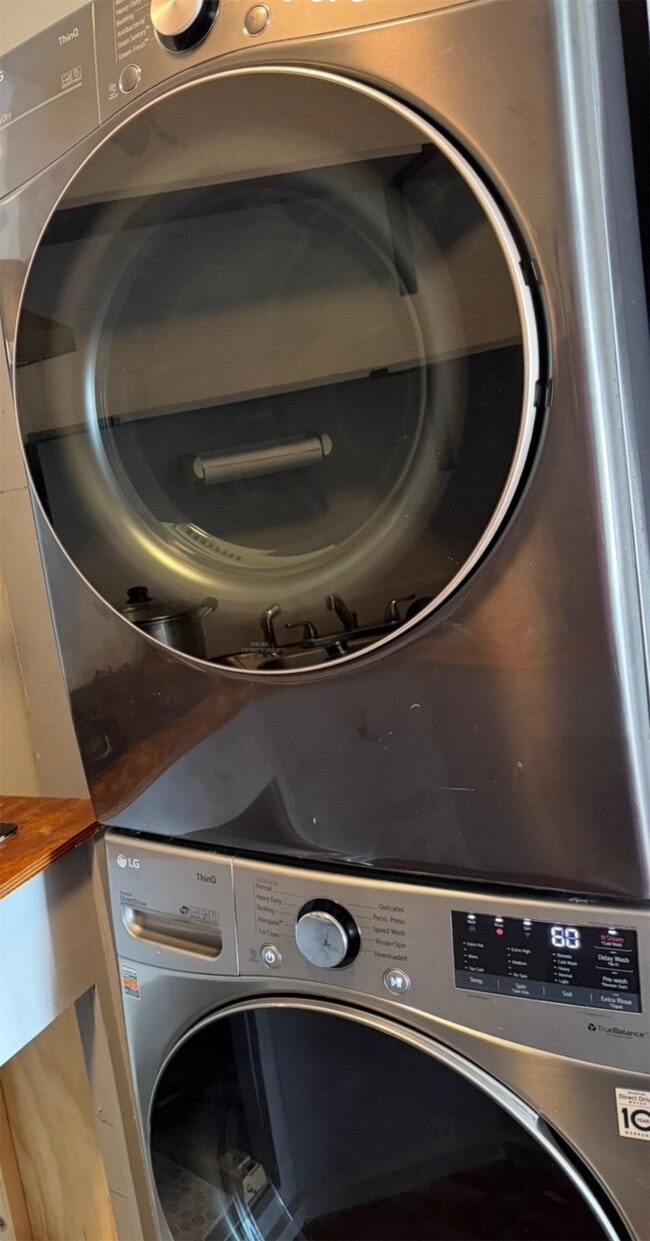 Building Photo - 13915 Archwood St