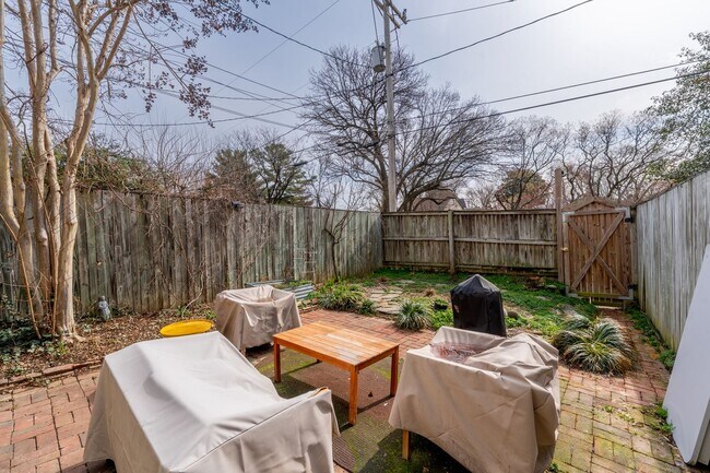 Building Photo - Oakenshawe 5-Bedroom, 2-Bathroom Home Close to Johns Hopkins