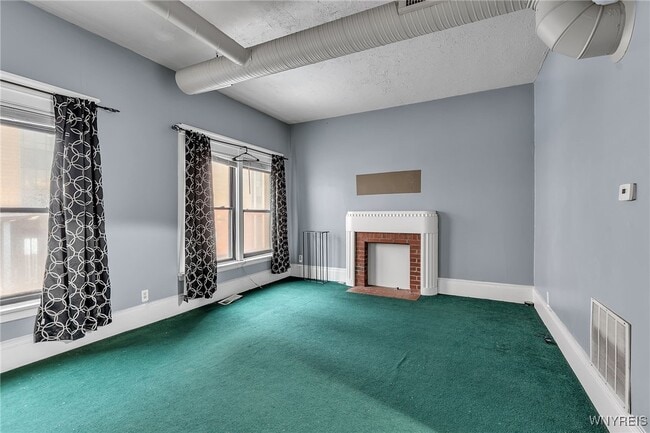 Building Photo - 946 Main St