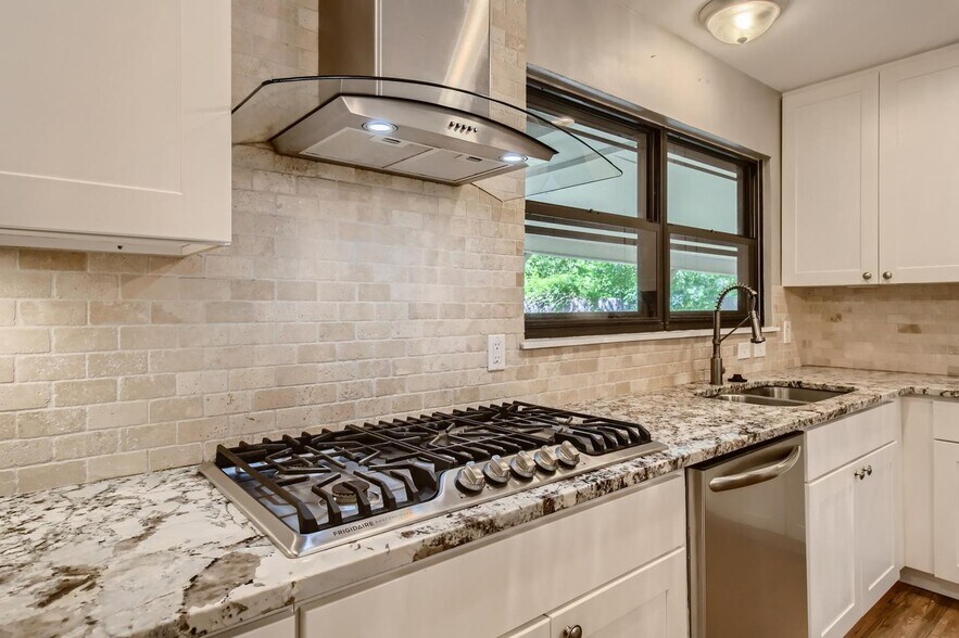Building Photo - Beautifully updated Northwood home near Northridge Park