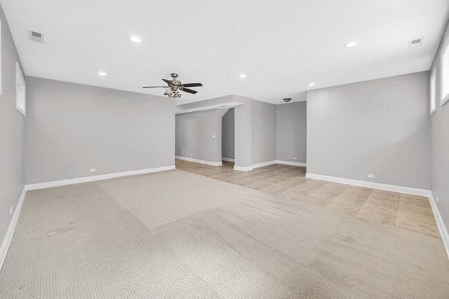 Building Photo - 548 E 50th St