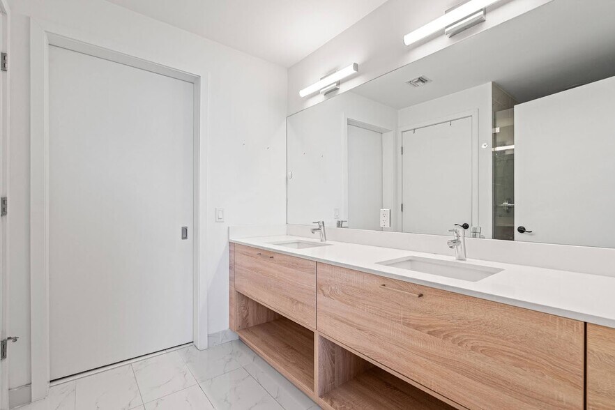 Building Photo - 16385 Biscayne Blvd