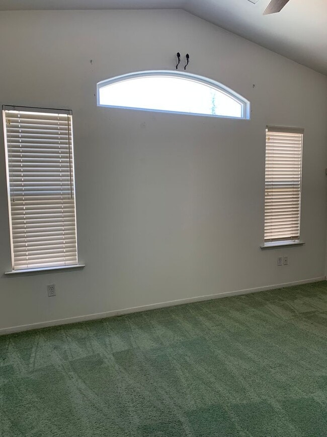 Building Photo - 3 Bedroom 2 Bath Solar Home