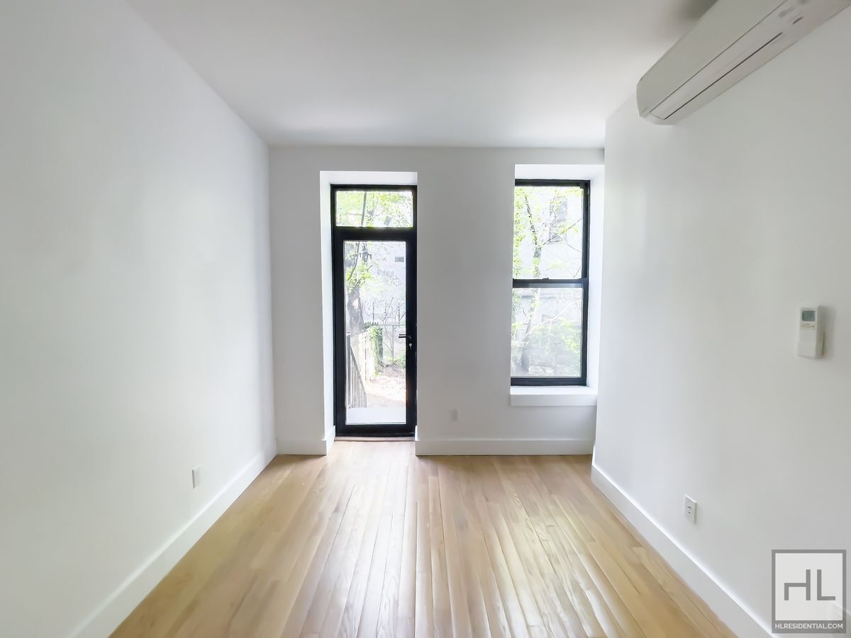 Building Photo - PUTNAM AVENUE / Spacious 2-Bed 1/5 Bath Du...
