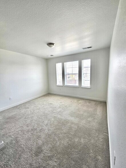 Building Photo - 148 Fairfax St