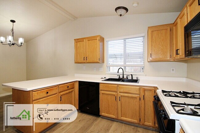 Building Photo - 3527 Savage Dr