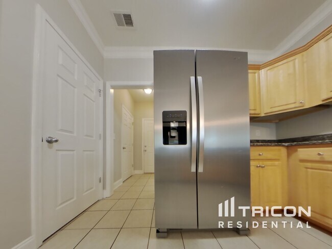 Building Photo - 204 Cole Ct