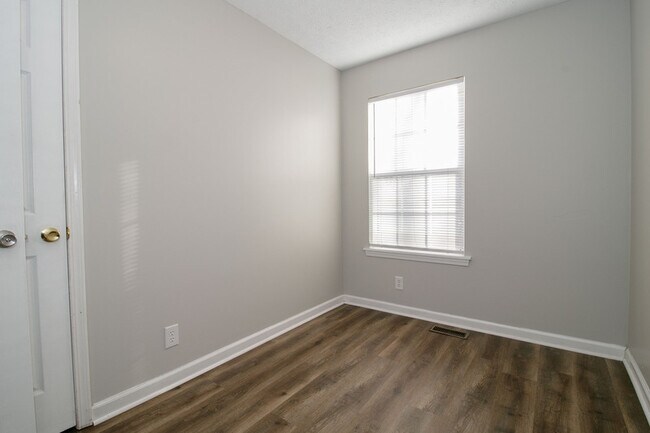 Building Photo - 631 Artic Ave