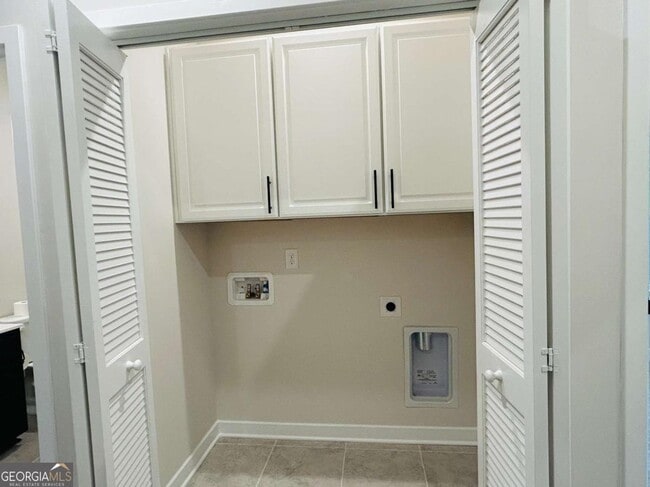 Building Photo - 420 Thatch Ter