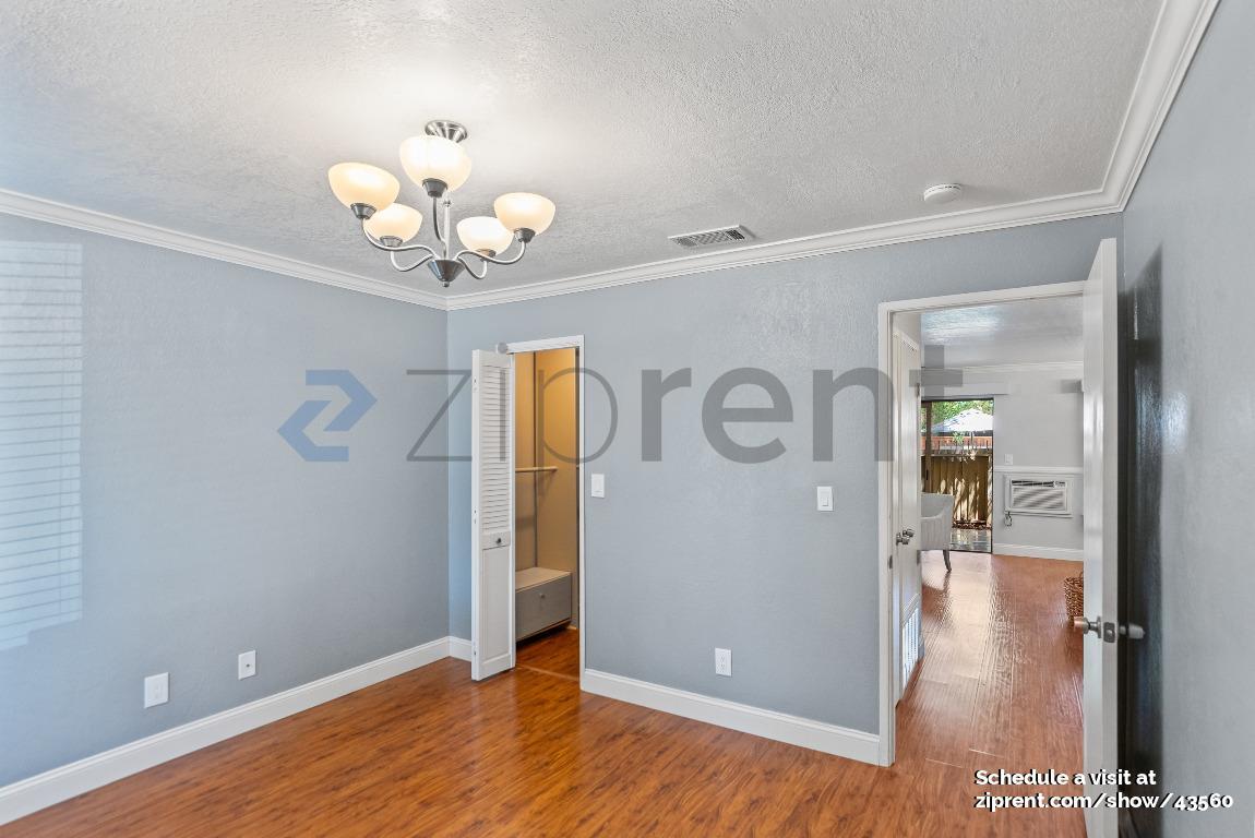 Building Photo - 2131 Northwood Cir