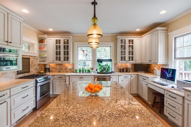 Building Photo - CHARMING RENOVATED TUDOR | WALK TO VANDERBILT & BELMONT