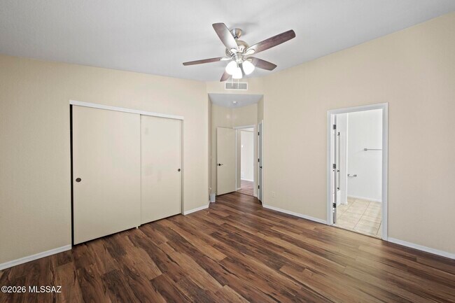 Building Photo - 3067 W Country Hill Dr