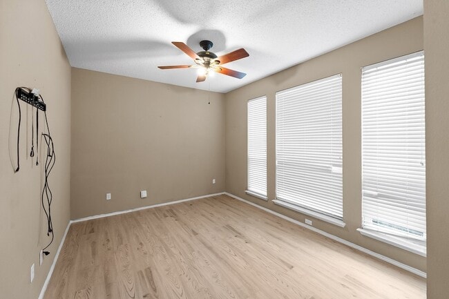 Building Photo - 1226 Rivercrest Dr