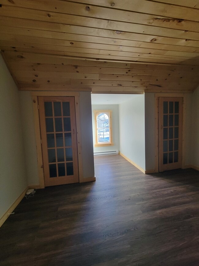 Building Photo - 603 E Spruce St