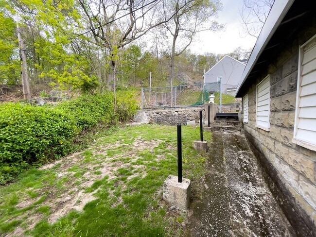 Building Photo - 181 Fellsway W