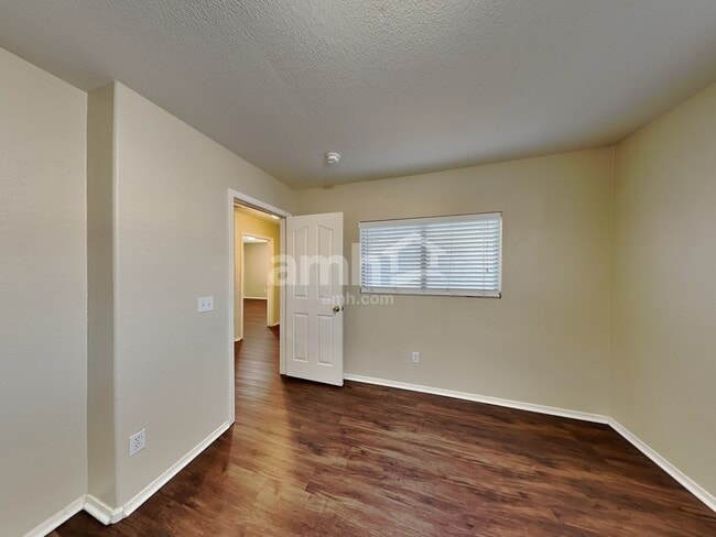 Building Photo - 2467 E Peach Tree Dr