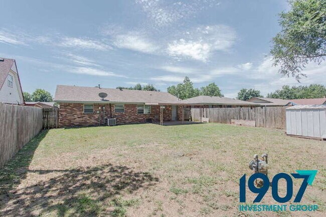Building Photo - Charming 3-Bedroom Home in Moore with Spac...