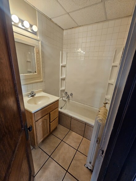 Building Photo - 1560 7th Ave