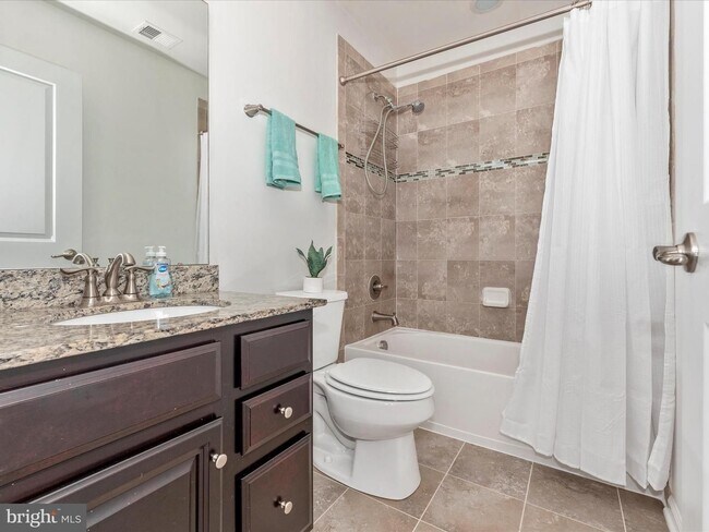 Building Photo - 76 Norwood Dr