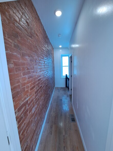 Building Photo - 1353 Jerome St