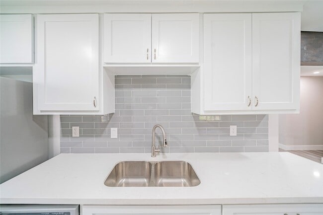 Building Photo - 5718 Cherry St