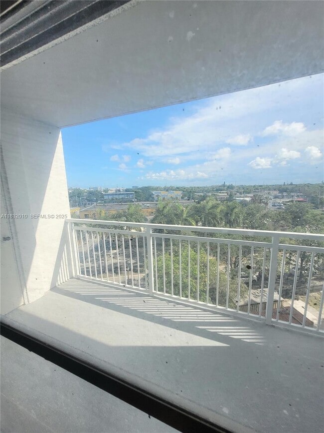 Building Photo - 2025 NE 164th St