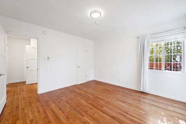 Building Photo - 1429 S Curson Ave