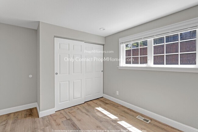 Building Photo - Charming Portland Retreat: Spacious Home w...