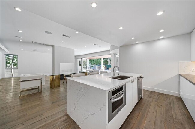 Building Photo - 1455 S Castello-