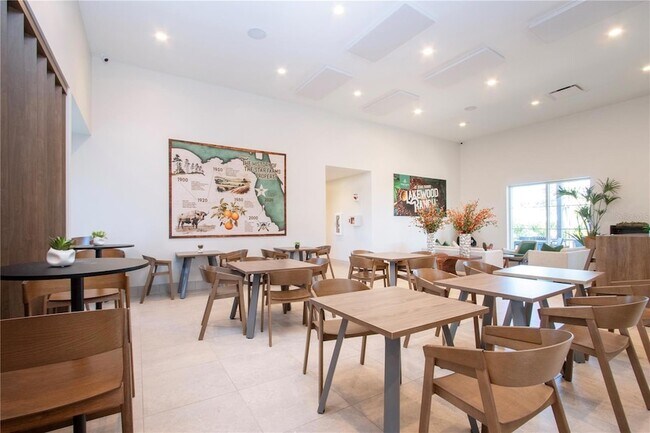 Building Photo - 3513 Hilltop Cir