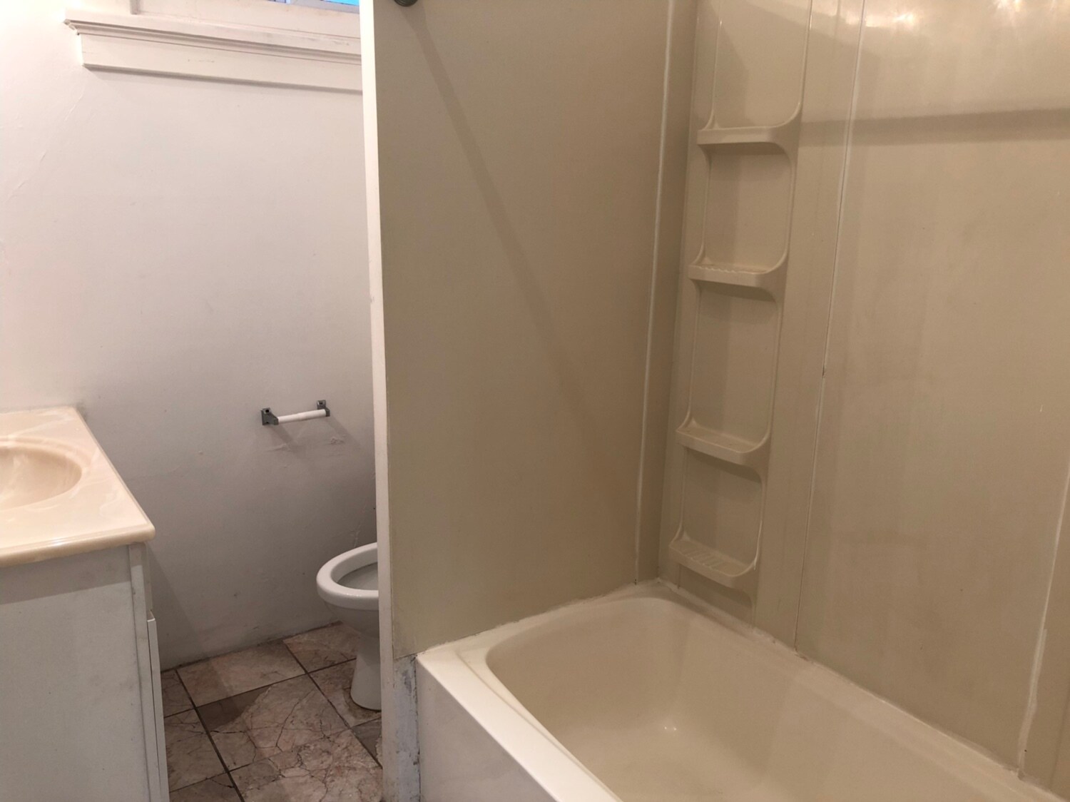 Building Photo - 5818 Hobart St