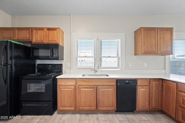 Building Photo - 438 N 17th Ave