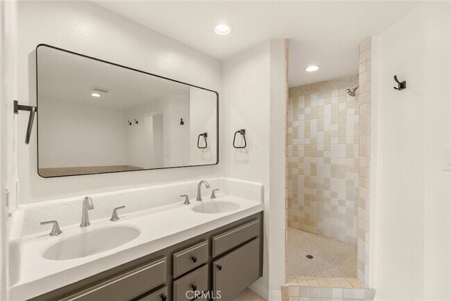 Building Photo - 25 Ocean Crest Ct