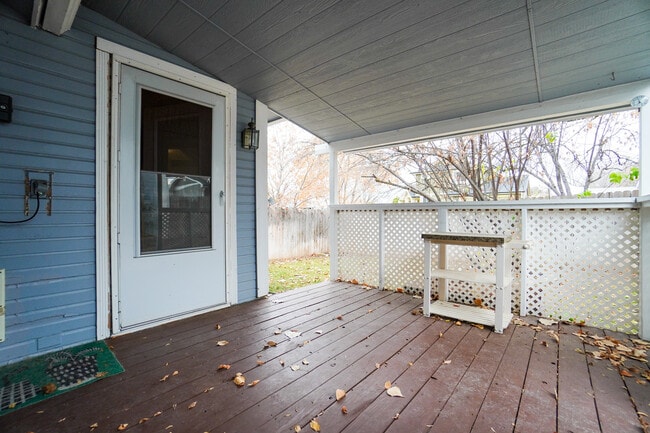 Building Photo - 2569 Camden Ln