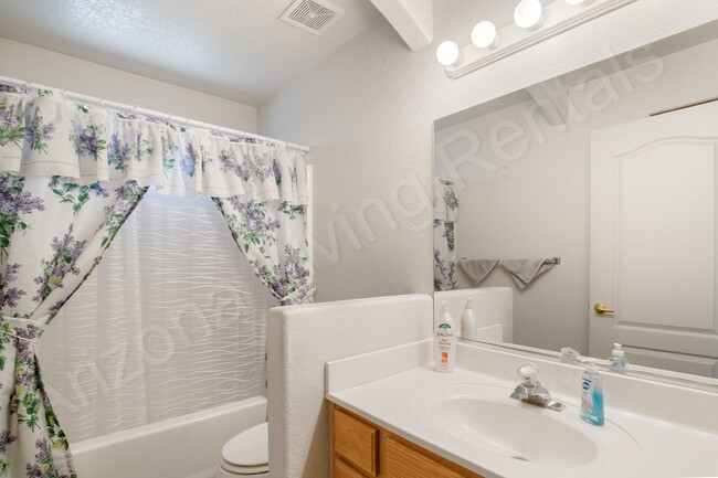 Building Photo - FURNISHED AVAILABLE OCTOBER 2025 - MAY 2026